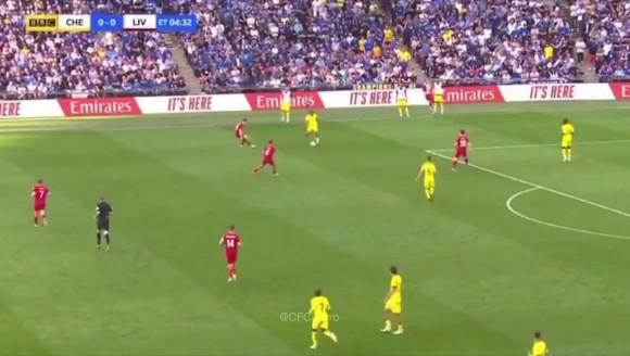 当迪亚兹试图1v1过掉坎特时，没想到有点难度😮